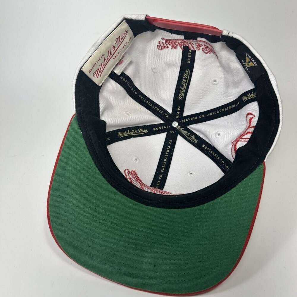 Detroit Red Wings Embroiders Logo White Hat Mitchell & Ness Hat - Picture 6 of 6